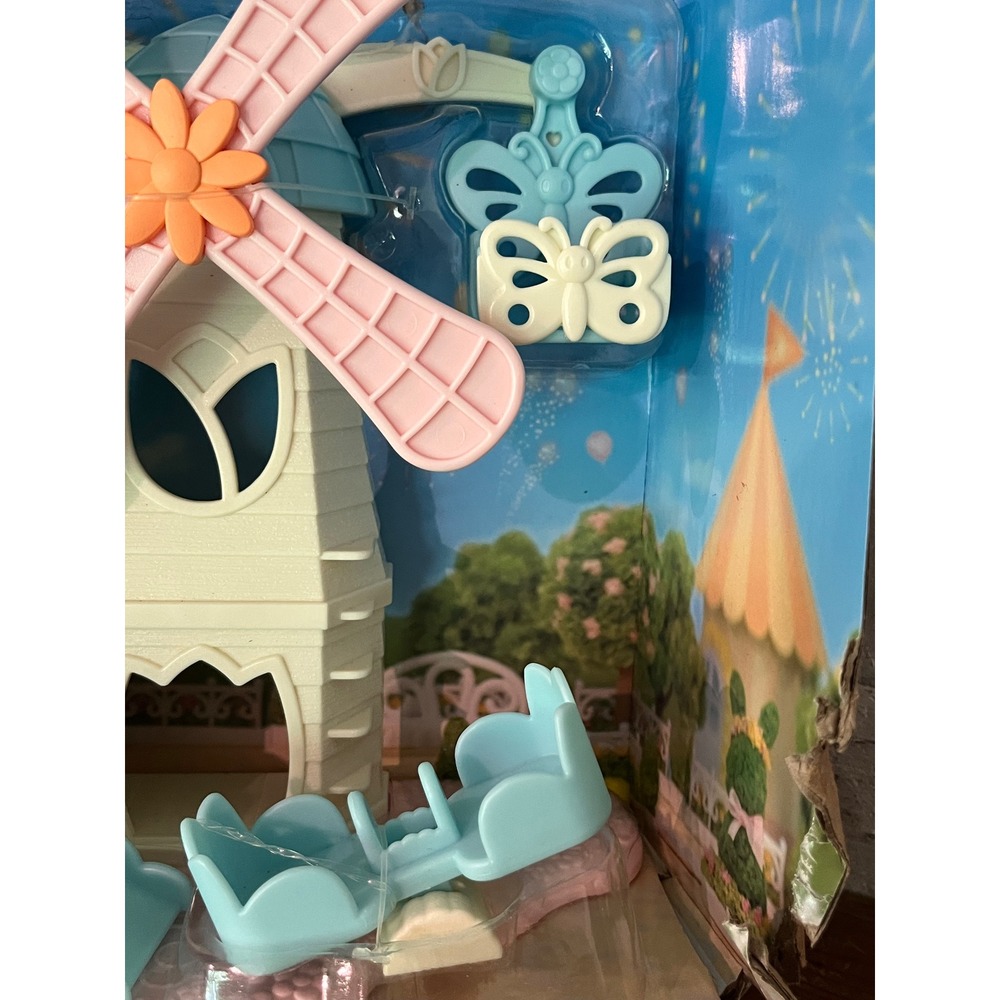 Calico Critters Baby Windmill Park New in Open Box No Figurine - Picture 4 of 7